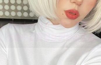 Alina Becker女仆系列,全高清的华彩,恍惚中窥探那些微妙的姿态。