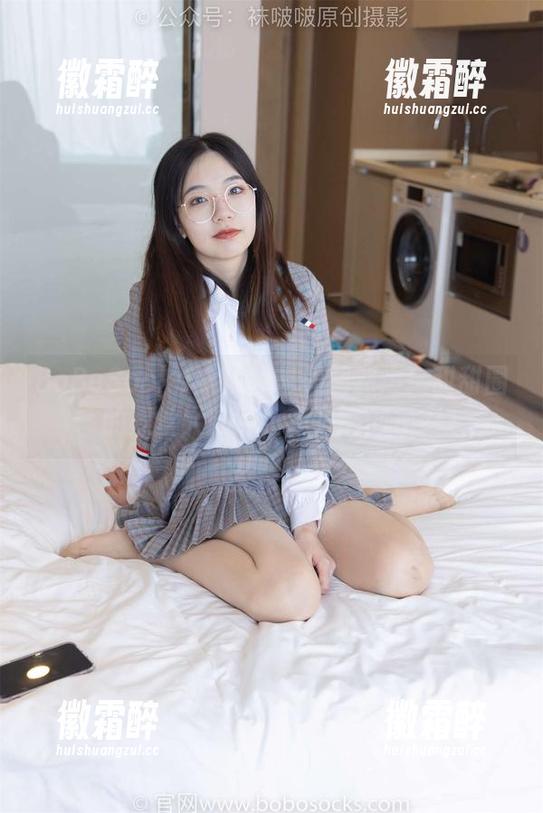 BoBoSocks袜啵啵 - 美图到爆！甜甜圈的黑丝大腿袜，我只能仰视…