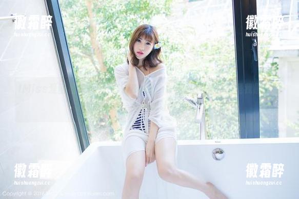 IMiss爱蜜社 - 短裙+许诺Sabrina+私拍图集：风是我最好的朋友，真不想让他走！