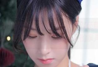 Myung Ah的短裙又来了，来的同时还带着她最新的cos更新，简直想给个疯狂的掌声。