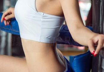 UGirls尤果网 - 居家随意风，Pinkbaby全套图集：谁说阳台只能晾衣服？！