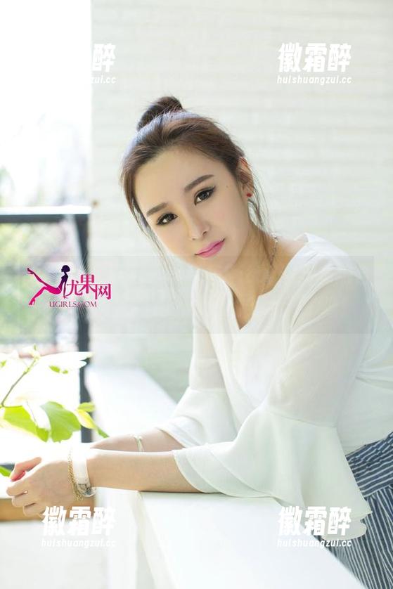 UGirls尤果网 - 这欣杨Kitty油亮私拍合集，难道是用凡士林刷的？太滑了吧！