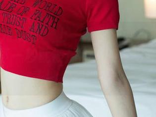 UGirls尤果网 - 上一秒还在浏览王尔琳的旅拍，下一秒就被那渺小的身影和宽广的天地震撼到了。