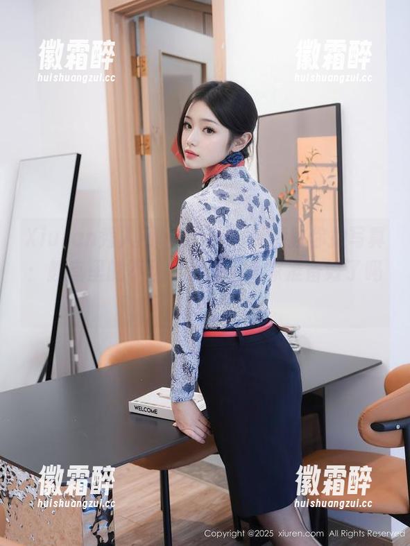 Xiuren秀人网 - Candy糖糖教你拍写真：教室里的不正经资源，大家准备好了吗？