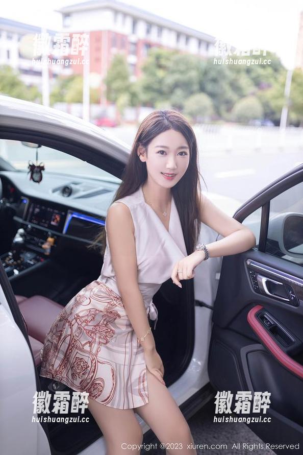 Xiuren秀人网 - 图集发散：乔漫妮mina女孩间的淡淡暧昧