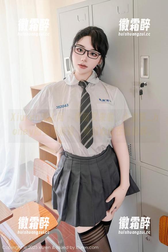 Xiuren秀人网 - 更新又来啦，小蛮妖_honey的空姐系列，帅到心也在偷偷叫。