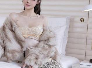 Xiuren秀人网 - 还以为夏日是个安静的孩子，小逗逗私拍反转我