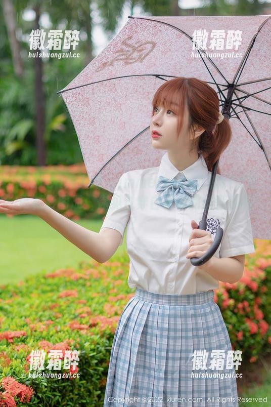 Xiuren秀人网 - immersein悠悠YOYO白衬衫图册：你见过穿白衬衫的幽默感吗？