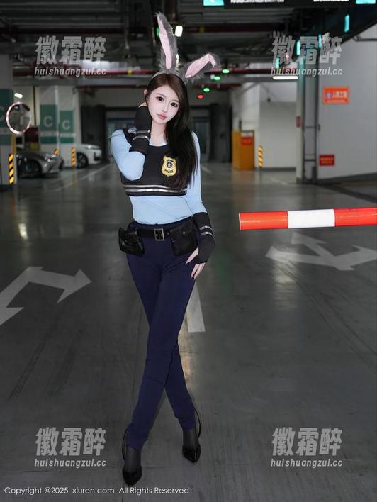 Xiuren秀人网 - 明日花桃桃的双人合集，光影之下，多了一层什么……咳咳，大概只是我多想了。