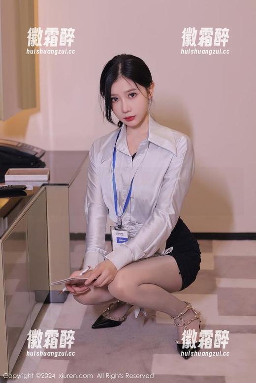 Xiuren秀人网 - 在线观察：杨晨晨的华丽礼裙穿搭，有些意外的高级感