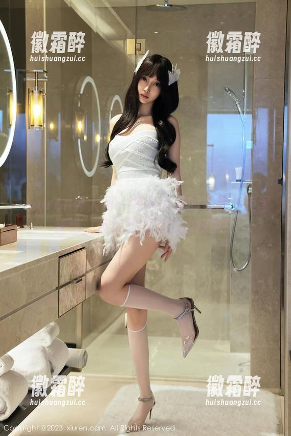 Xiuren秀人网-模特悦悦 Xiuren秀人网 - 模特悦悦的日常:美图精选,连饭团都追着拍我呢!