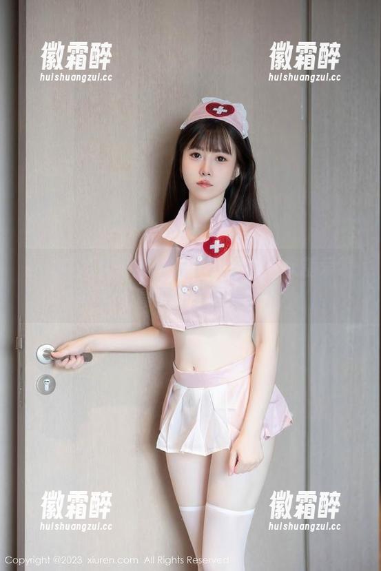 Xiuren秀人网-软糖爱喝奶 Xiuren秀人网 - 足下风景:“软糖爱喝奶”高跟鞋套图慢半拍