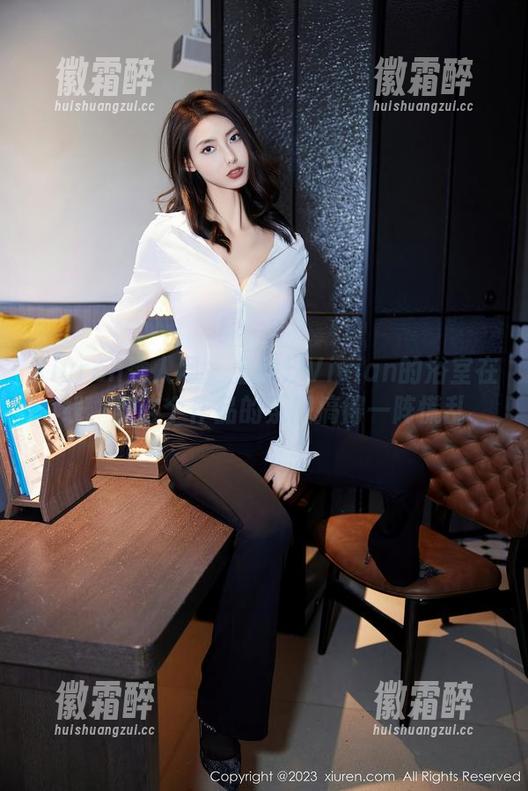 Xiuren秀人网 - 金幼汐Vivian的浴室在线，被这个作品的氛围搞得一阵慌乱