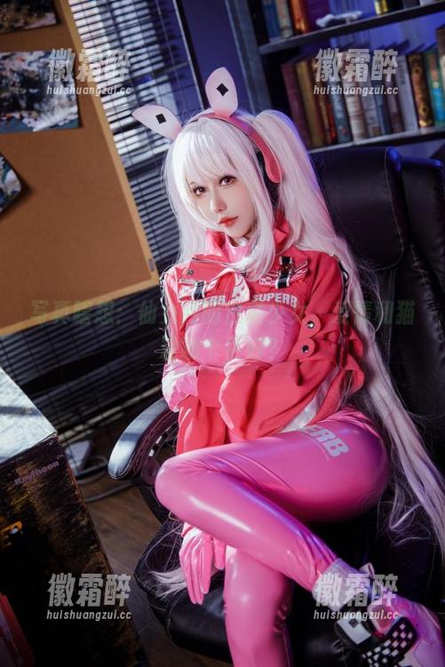写真瞎想：仙女月的白猫少女，爱情和猫粮哪个更好？