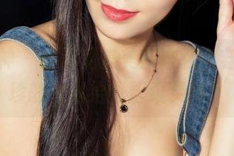 克拉女神 - 从没见过美图这么会穿，宋智珍的白裙给我壁纸灵感！