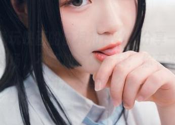来自兔玩映画的白裙和白丝，分享一场少女心剧场，不如加点调味料：你有没有白沉沉的期待？