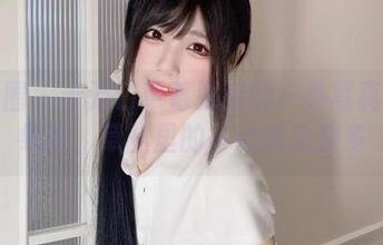 微密圈 - 十万口草莓粥粥的户外写真：在线吧，草丛里的小心思总是多