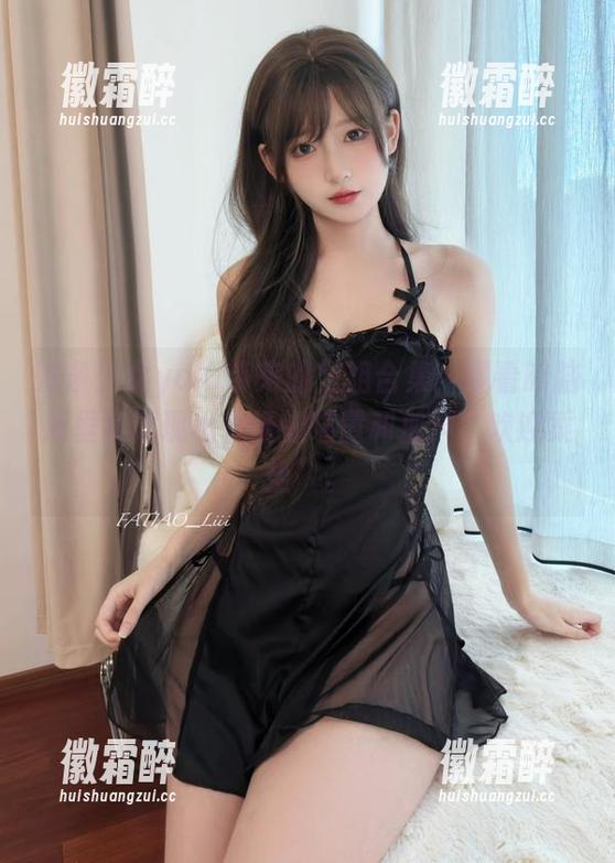 发条少女yoki带来的空姐合集，观看时脑海里竟浮现出机场的喧嚣和那声“欢迎乘坐”。