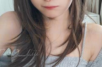 网红发条少女yoki的红白护士定制作品，兄弟们，这图是真的吸引眼球啊！