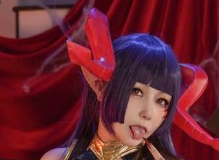 咔喵KANEKO的私房图包不晒已久，大凤婚纱下的每一缕柔光都在窃窃私语
