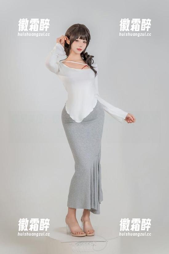 超级美图：咬一口兔娘的白裙子，我想把这条裙子抢走！