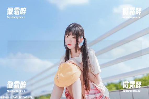 窗边的海，喵糖映画精选清纯学妹，够不够甜？其实还挺难说的。