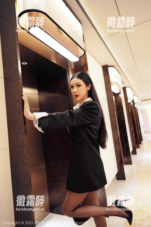 嗲囡囡 - 施忆佳KITTY私房写真，学姐气质上线，但依旧是个懒癌患者。