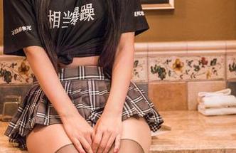 头条女神 - 幻雪儿的秘书姿态，每一张原图都能挑动想象，壁纸也太赞了吧！