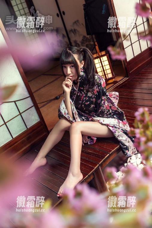头条女神 - 原图里的易阳小仙女：走出古代，app里直接变身，想问问，是什么牌子的变身工具？