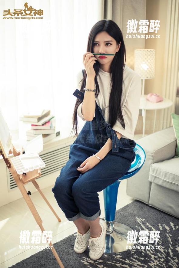 头条女神 - 李丽莎的幽梦：你的眼睛到夜里，原图偷偷给你点儿新鲜。