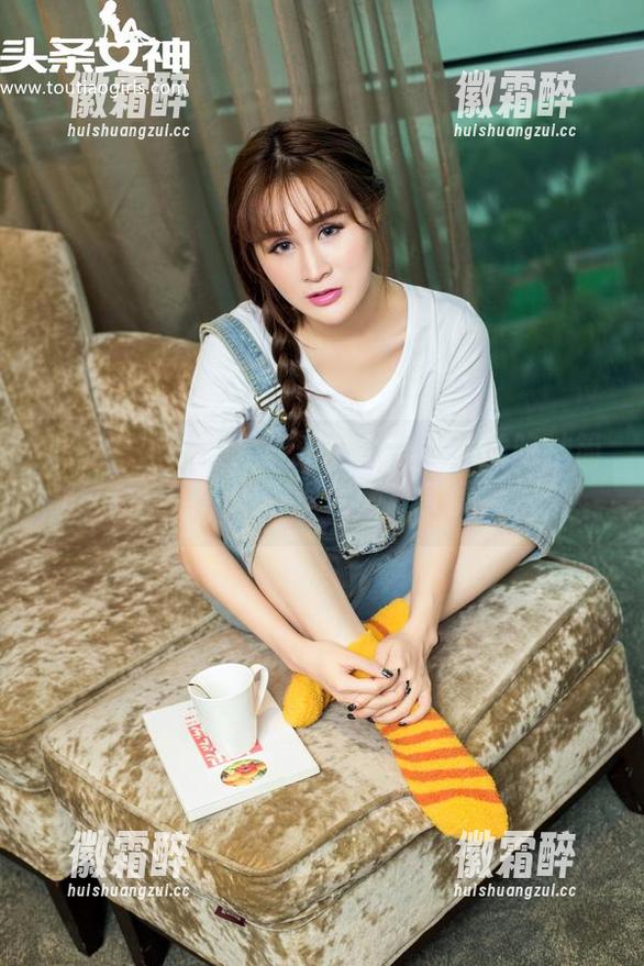 头条女神 - 杨曼妮：这个小女仆的吃法简直炫酷，照片堪称现代版“美食大片”！