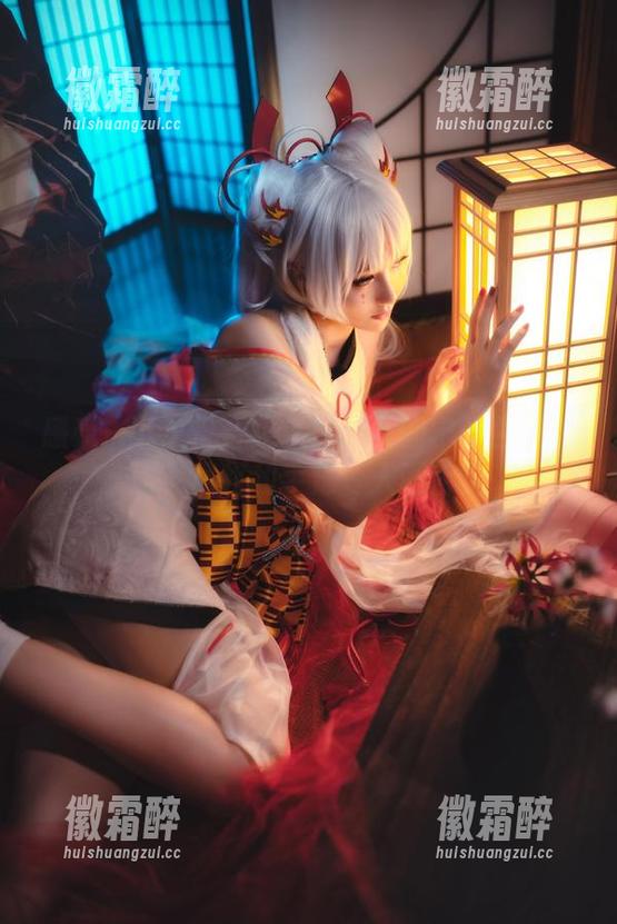 感受一下这份合集：如月灰的宁光兰晚礼服，风格和手法令人咂舌。