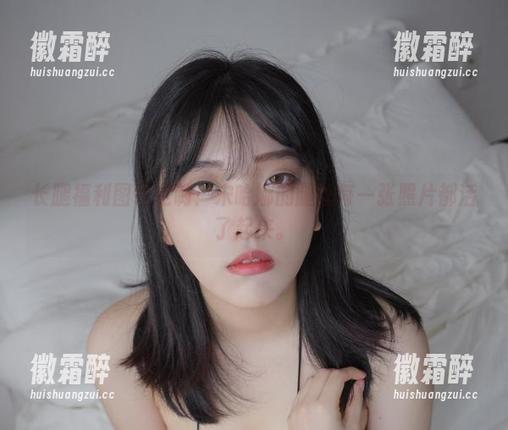 长腿福利图包定制！宋哈娜的腿让每一张照片都活了起来。