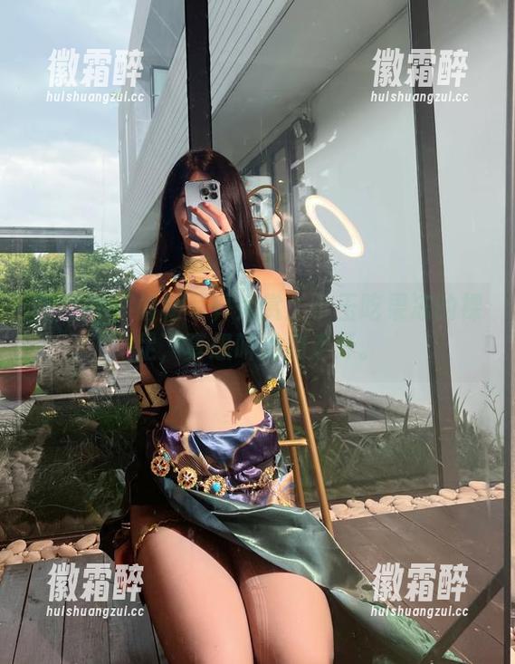 微密圈 - 最新写真大赏：小玉吃果冻的裸足，真想叫她别走开。