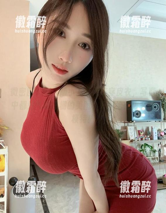 微密圈 - 真人版小玉吃果冻穿皮衣，写真中都是气场爆棚的美图，好想给她报名做模特！