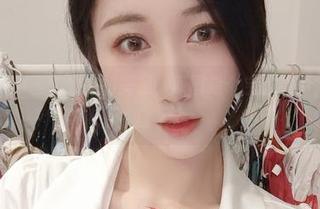 微密圈 - 小玉吃果冻的美足，原图是个宝，高清得我直咽口水！
