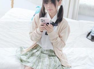 少女秩序 - 小满私拍：她的礼服在镜头下的任性。