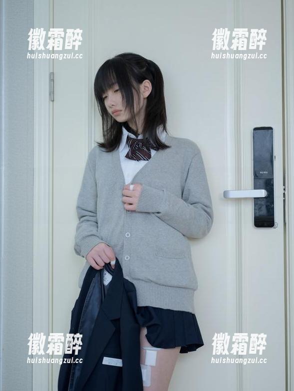 少女秩序-小鱼 少女秩序 - 看!小鱼求肉丝,原图写真集中我见证了什么!