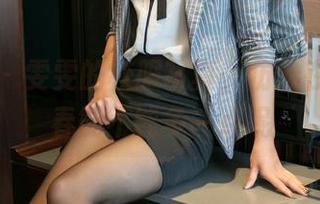 尤果网 - 雯雯的校服写真，仿佛在说：青春能不能多一点呢