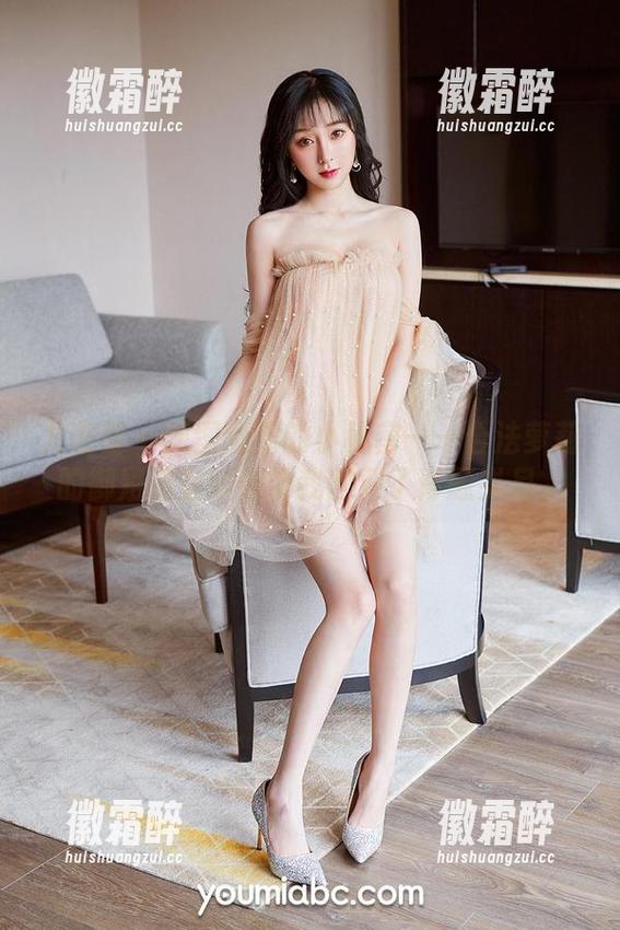 尤蜜荟-合法萝莉 尤蜜荟 - 原图透露的小秘密——合法萝莉的御姐造型好像带我回到了青葱岁月。