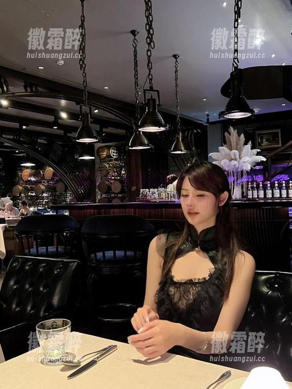 微密圈 - 就是阿朱啊的网袜写真，下载时不妨打个瞌睡，随意而然