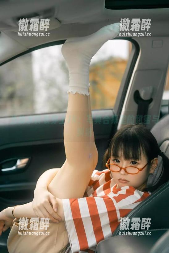当幼水铃衣穿上JK：写真合集里的甜蜜与纠结