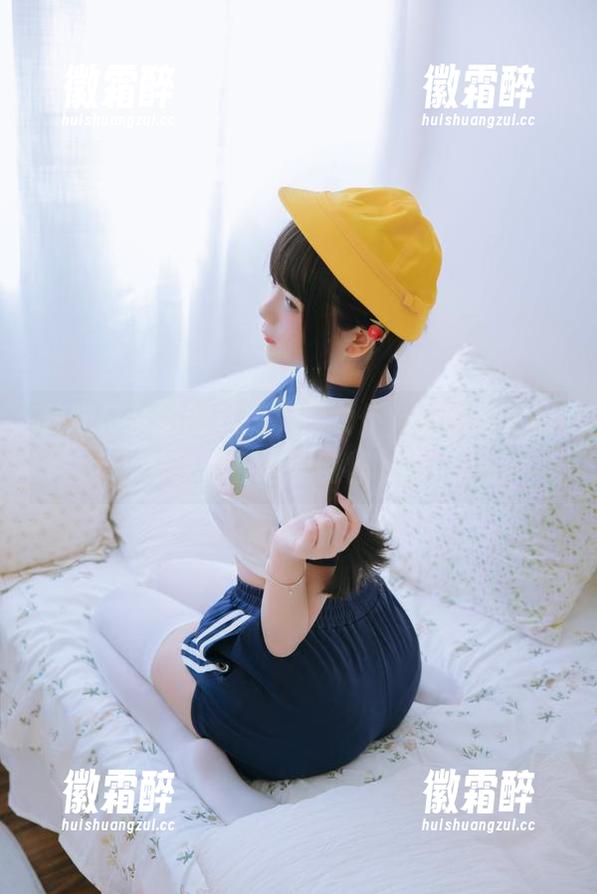 偷瞄日奈娇的私房兔尾女仆，啊啊啊，好希望她能给我倒杯咖啡！