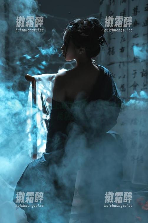 当杏仁曲奇遇上高清摄影：黑兽与那位气质精灵女王