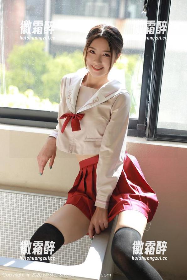 模范学院 - 想看旗袍里的何嘉颖？在线的作品里，隐秘得让人心痒。