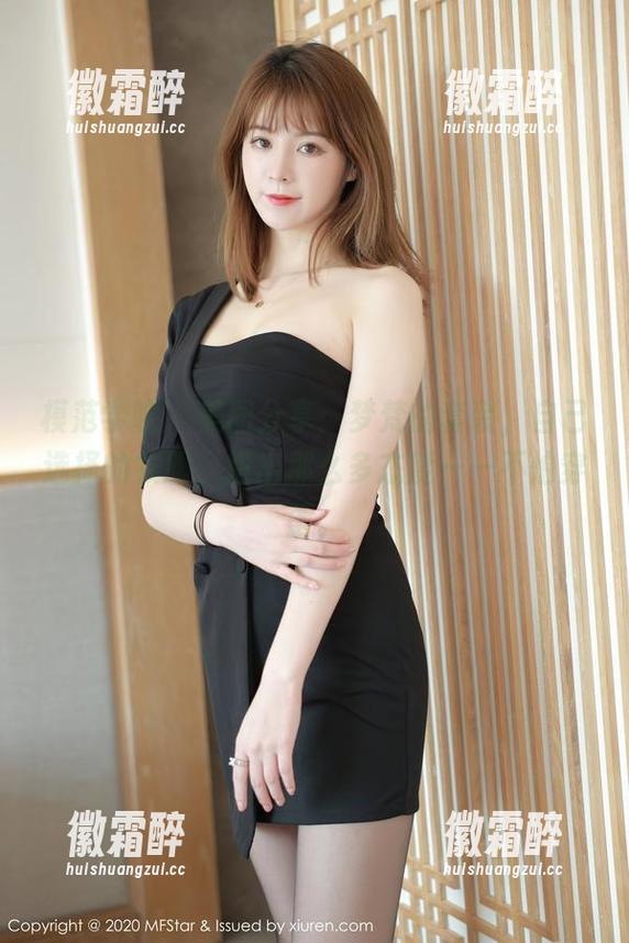 模范学院 - 美图分享：梦梵的套装，自己选择的衣服，搭出那么多态度——不怕穿歪。