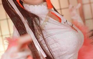 大家快来看，樱落Selena把爱宕的春天营造得如此撩人，比如这件旗袍……