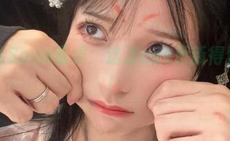特软儿Sona眼镜：这波cos更新得赞一个！