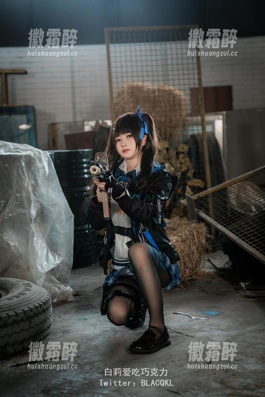 见识下白莉爱吃巧克力的女王私拍，图片中透露出优雅的任性