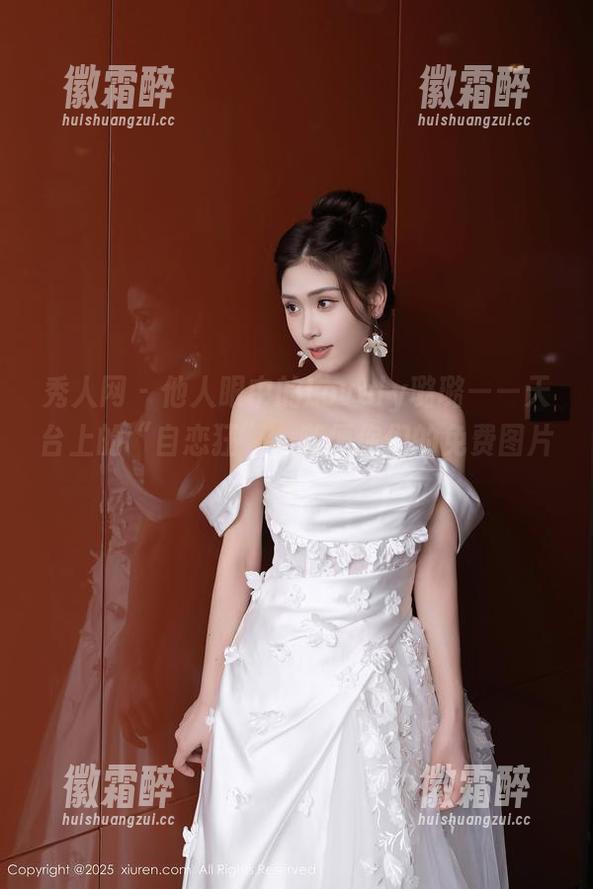 秀人网-Lovely璐璐 秀人网 - 他人眼中的Lovely璐璐——天台上的“自恋狂”,随便你们的免费图片!